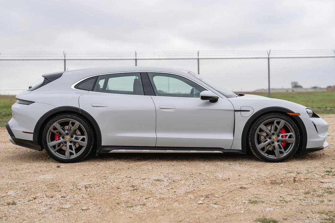 2022 Porsche Taycan 4S - Image 3 of 31
