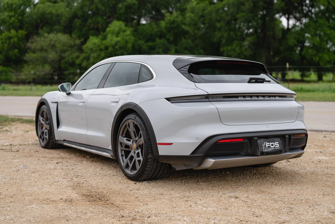 2022 Porsche Taycan 4S - Image 10 of 31