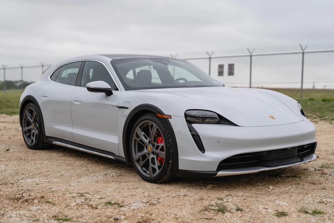 2022 Porsche Taycan 4S - Image 16 of 31