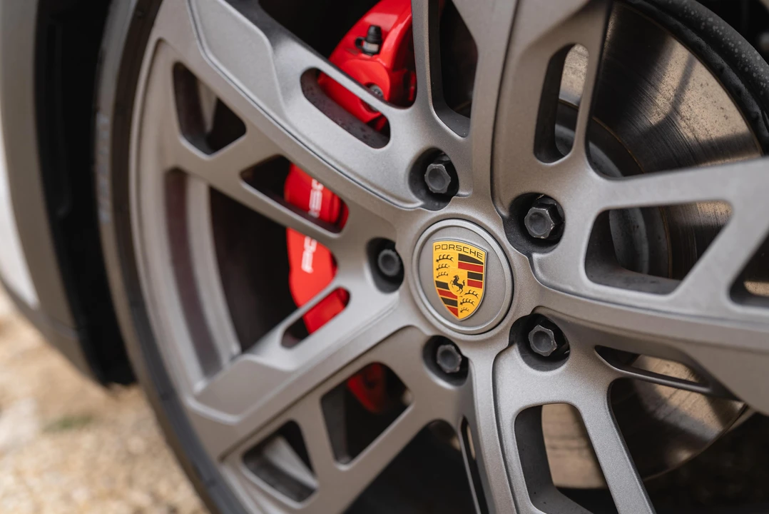2022 Porsche Taycan 4S - Image 26 of 31