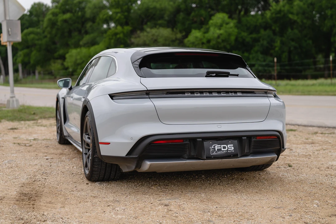 2022 Porsche Taycan 4S - Image 12 of 31