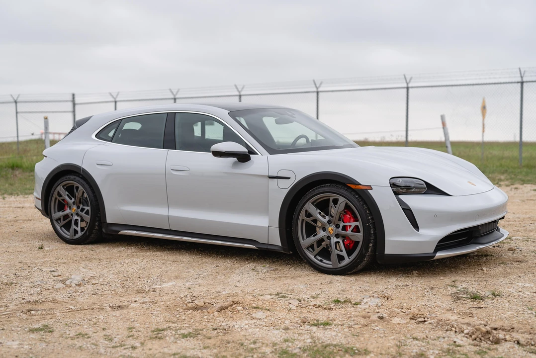2022 Porsche Taycan 4S - Image 15 of 31