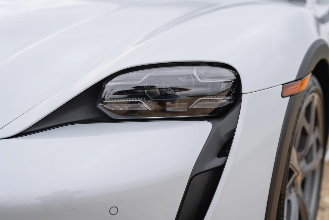 2022 Porsche Taycan 4S - Image 21 of 31