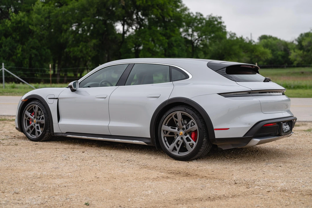 2022 Porsche Taycan 4S - Image 9 of 31