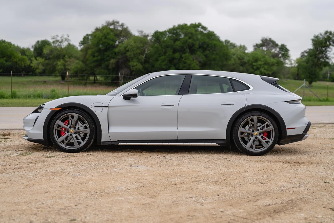 2022 Porsche Taycan 4S - Image 8 of 31