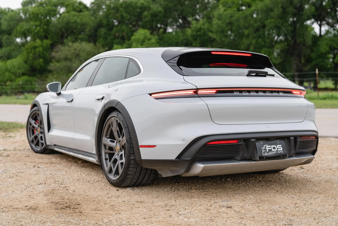 2022 Porsche Taycan 4S - Image 11 of 31