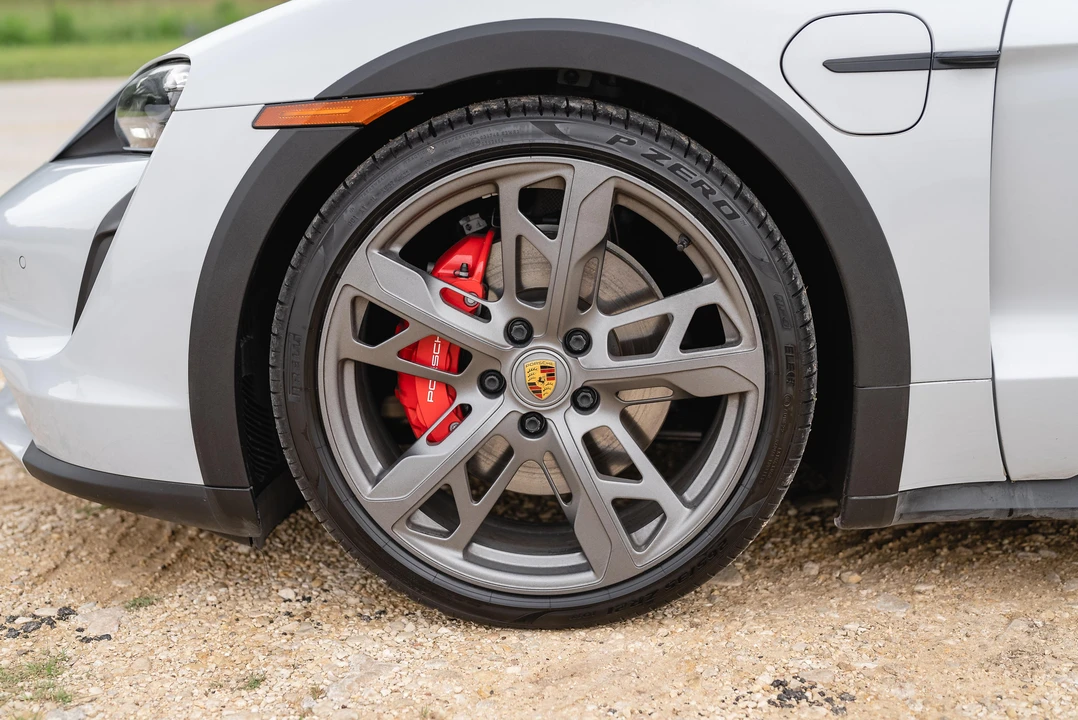 2022 Porsche Taycan 4S - Image 25 of 31