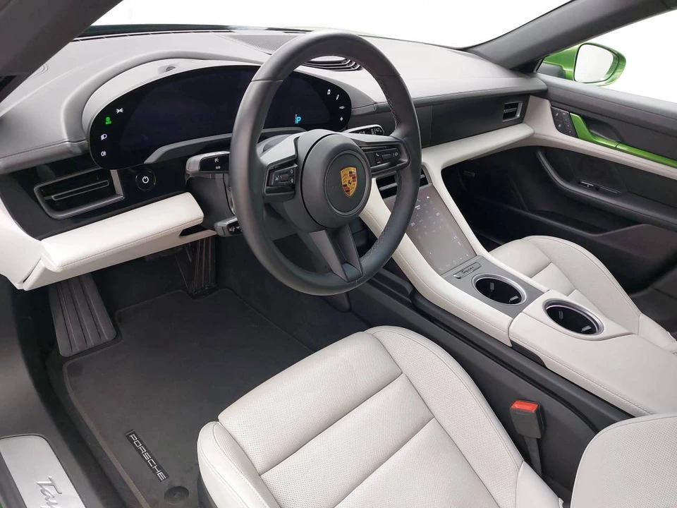 2022 Porsche Taycan Cross Turismo - Image 4 of 5