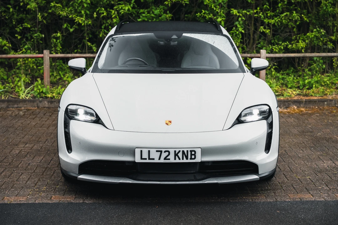 2022 Porsche Taycan Cross Turismo - Image 10 of 31