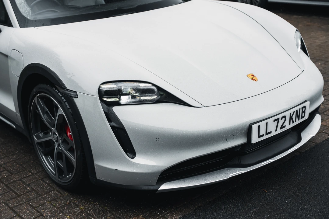 2022 Porsche Taycan Cross Turismo - Image 17 of 31
