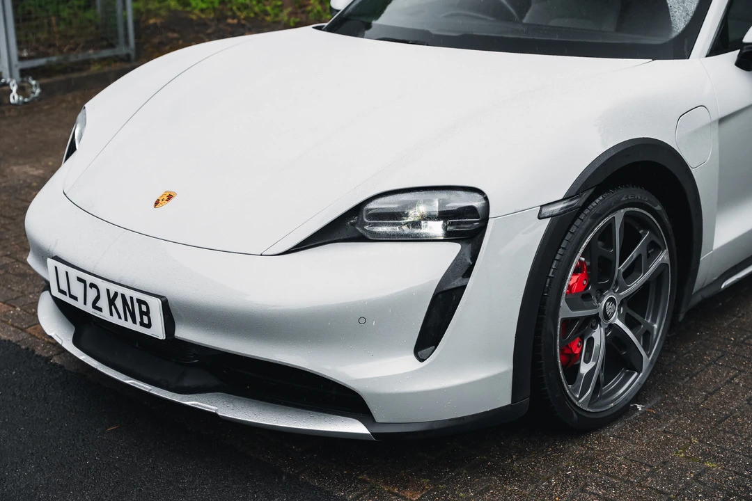 2022 Porsche Taycan Cross Turismo - Image 18 of 31