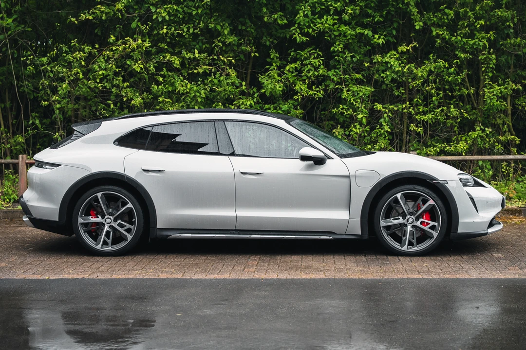 2022 Porsche Taycan Cross Turismo - Image 4 of 31