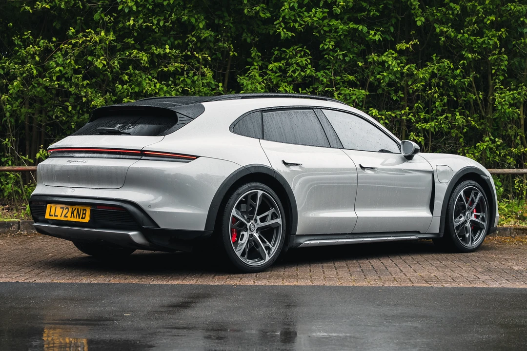 2022 Porsche Taycan Cross Turismo - Image 5 of 31