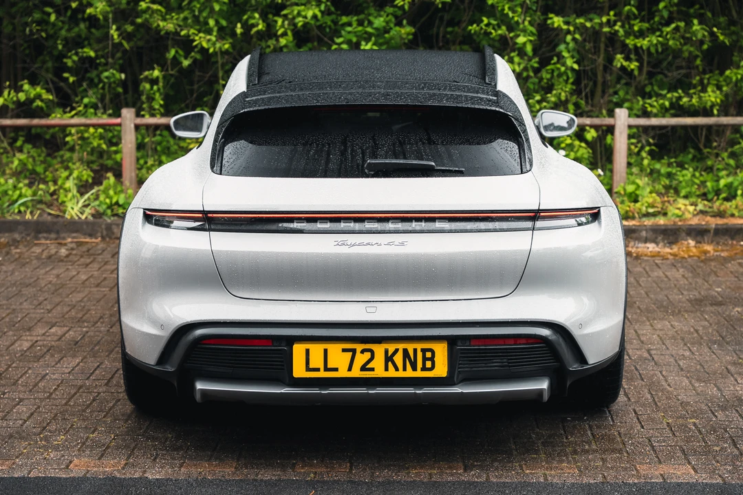 2022 Porsche Taycan Cross Turismo - Image 6 of 31