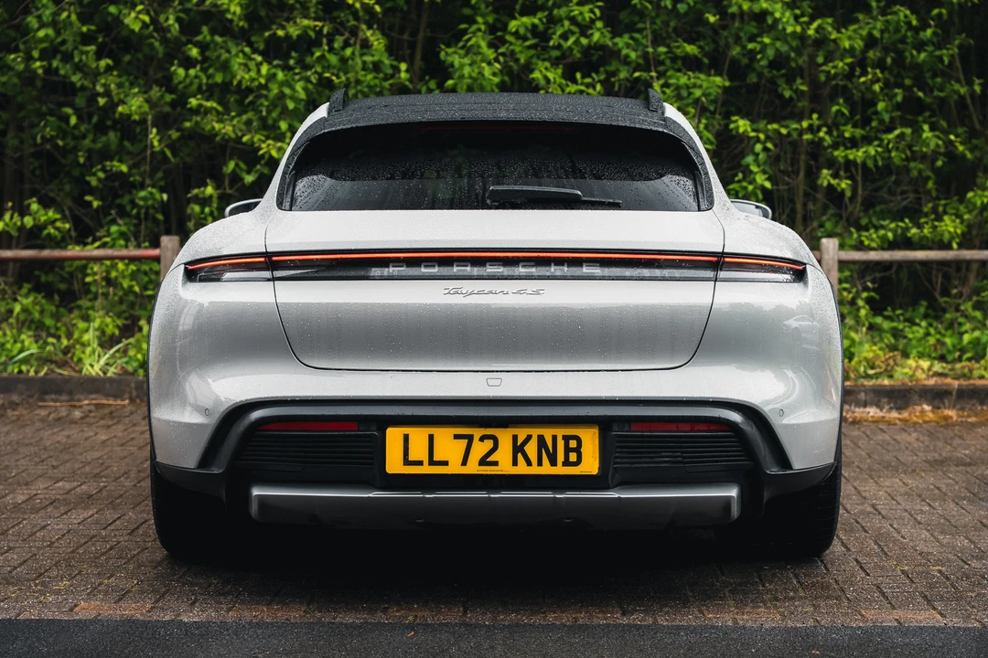 2022 Porsche Taycan Cross Turismo - Image 29 of 31