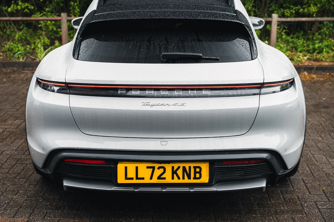 2022 Porsche Taycan Cross Turismo - Image 30 of 31