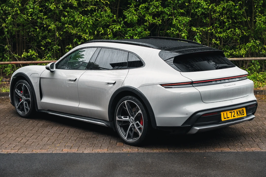 2022 Porsche Taycan Cross Turismo - Image 7 of 31