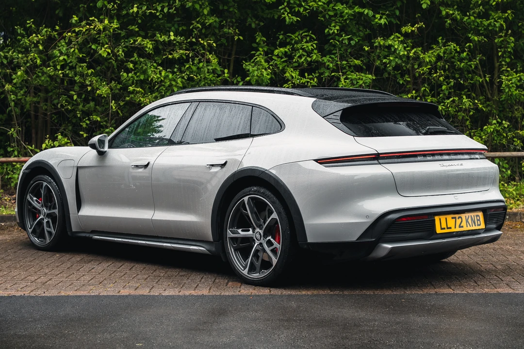 2022 Porsche Taycan Cross Turismo - Image 13 of 31