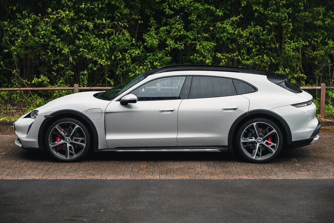 2022 Porsche Taycan Cross Turismo - Image 14 of 31