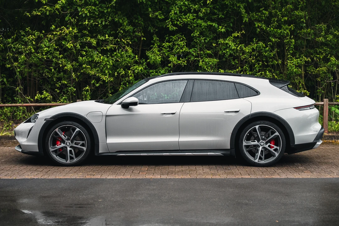 2022 Porsche Taycan Cross Turismo - Image 8 of 31
