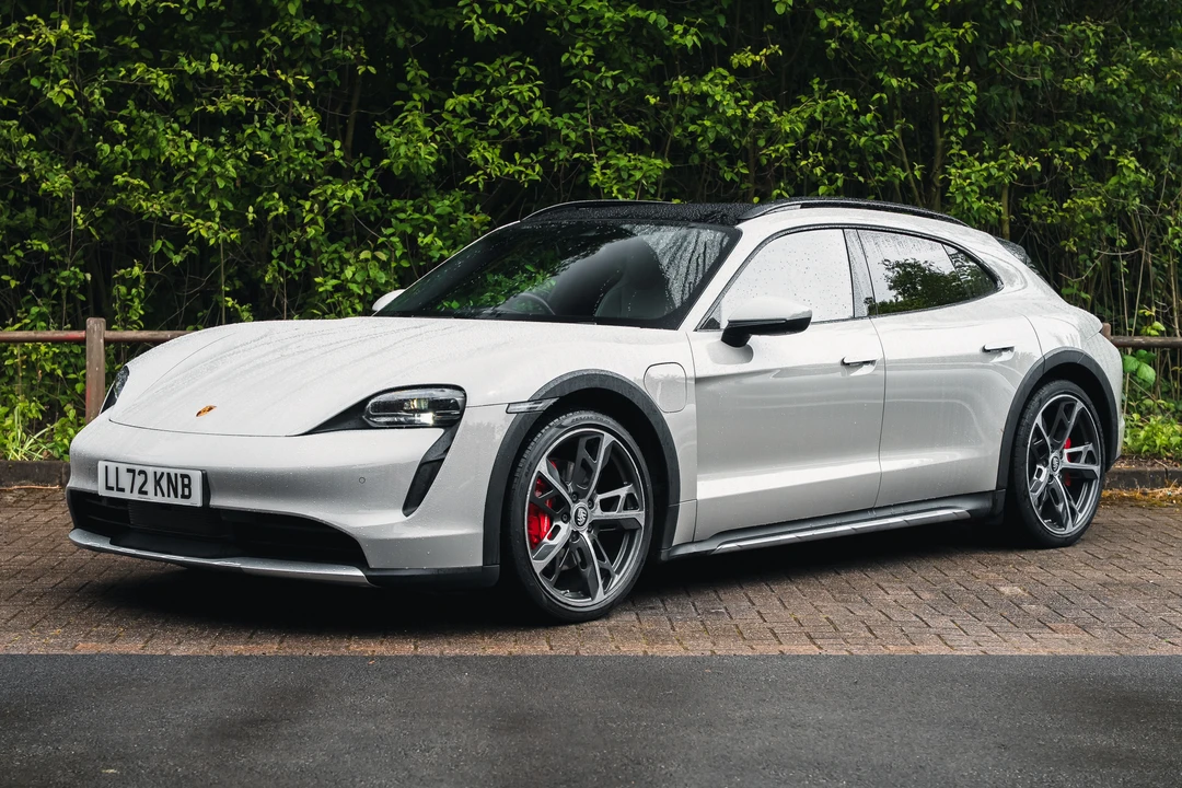 2022 Porsche Taycan Cross Turismo - Image 9 of 31