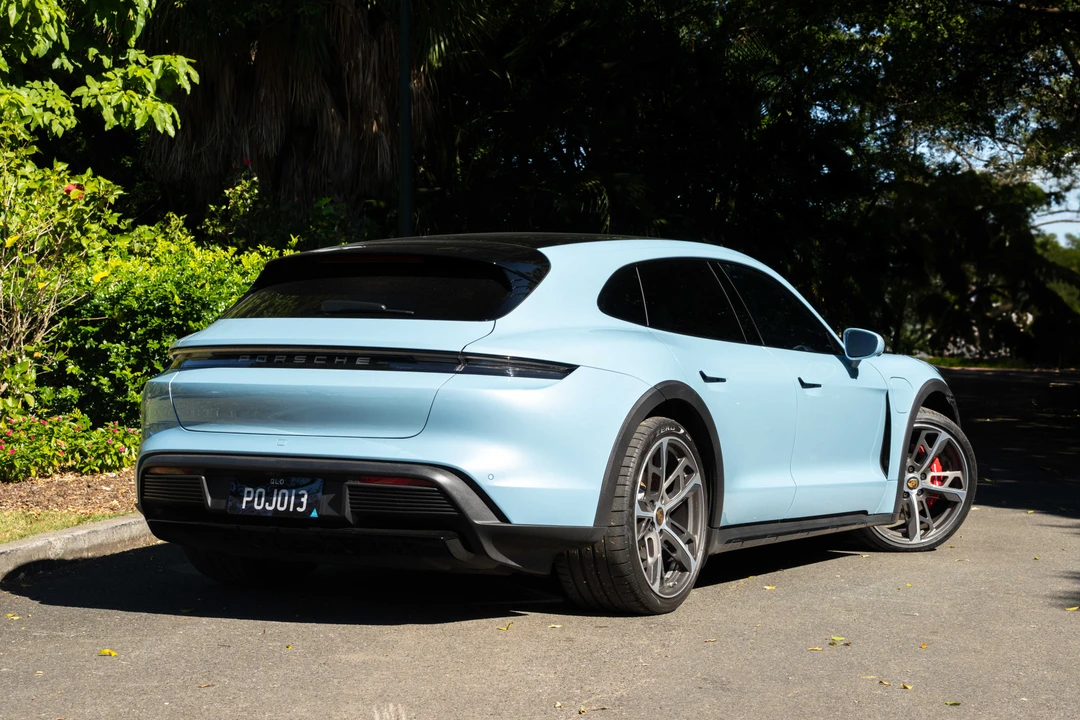 2022 Porsche Taycan 4S - Image 10 of 31