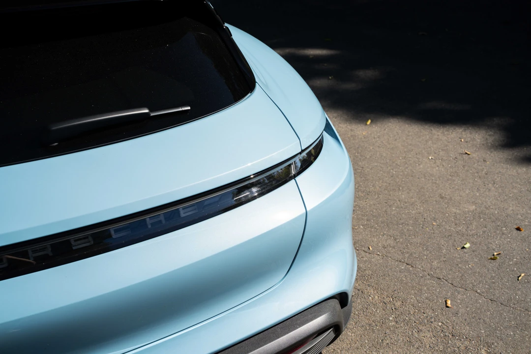 2022 Porsche Taycan 4S - Image 19 of 31