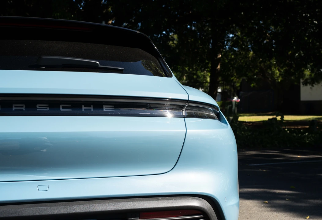2022 Porsche Taycan 4S - Image 23 of 31