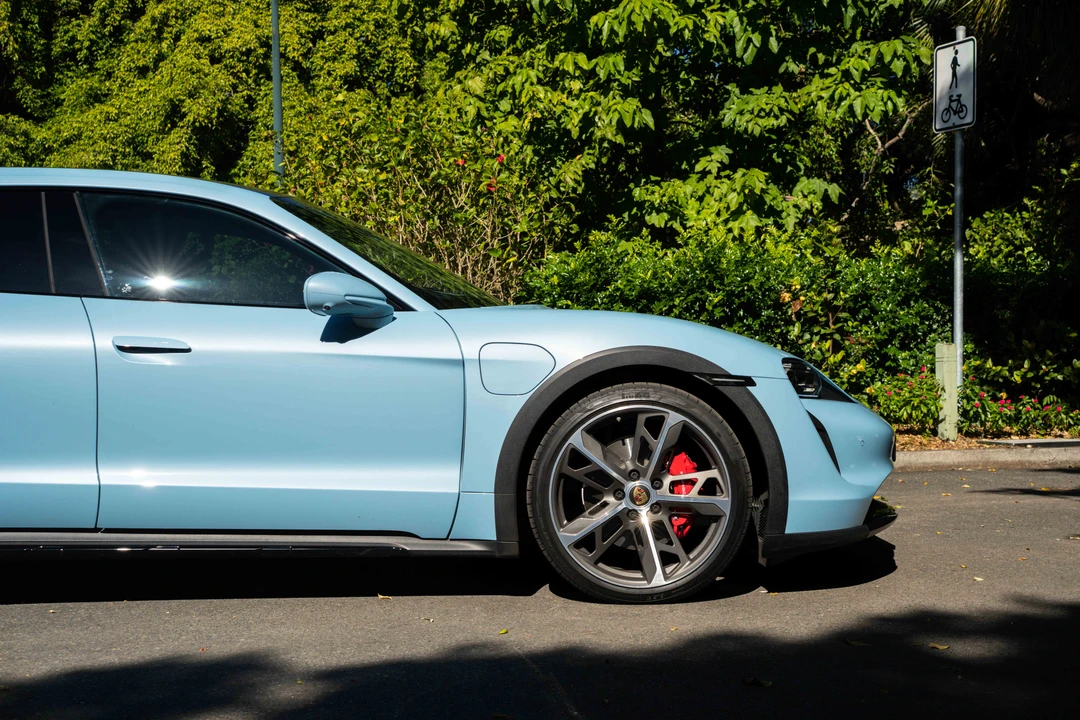 2022 Porsche Taycan 4S - Image 17 of 31