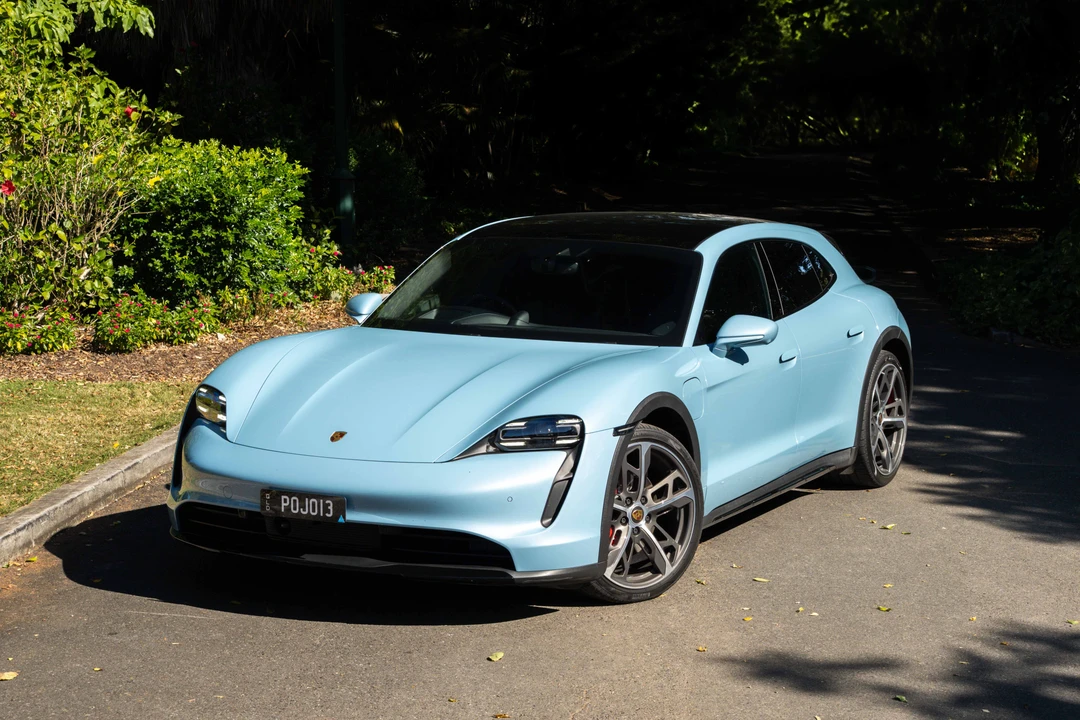 2022 Porsche Taycan 4S - Image 11 of 31