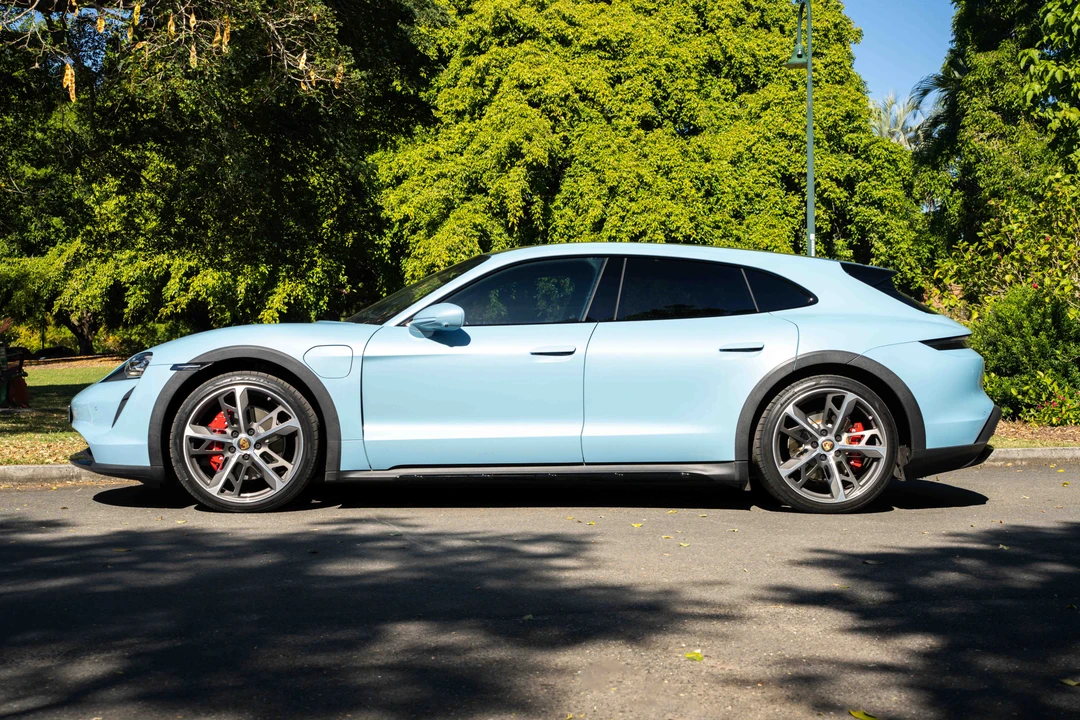 2022 Porsche Taycan 4S - Image 13 of 31