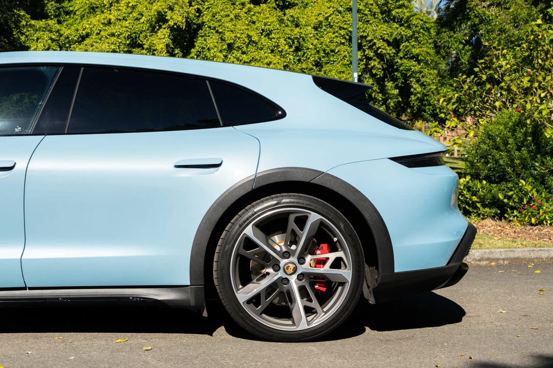 2022 Porsche Taycan 4S - Image 15 of 31