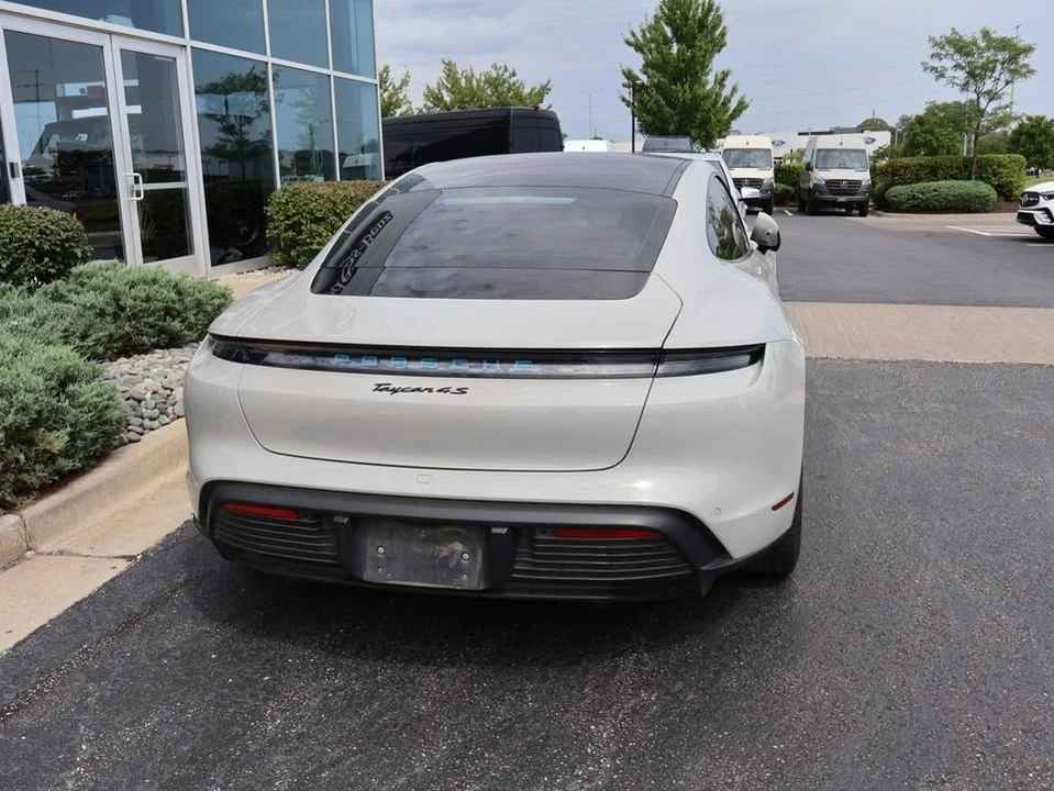 2022 Porsche Taycan 4S - Image 11 of 17
