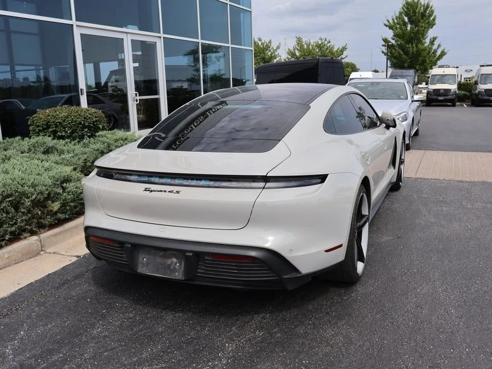 2022 Porsche Taycan 4S - Image 10 of 17