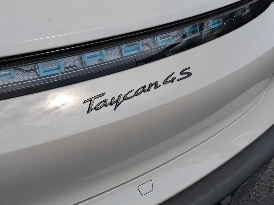 2022 Porsche Taycan 4S - Image 15 of 17