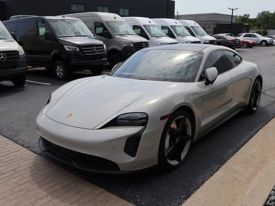 2022 Porsche Taycan 4S - Image 5 of 17