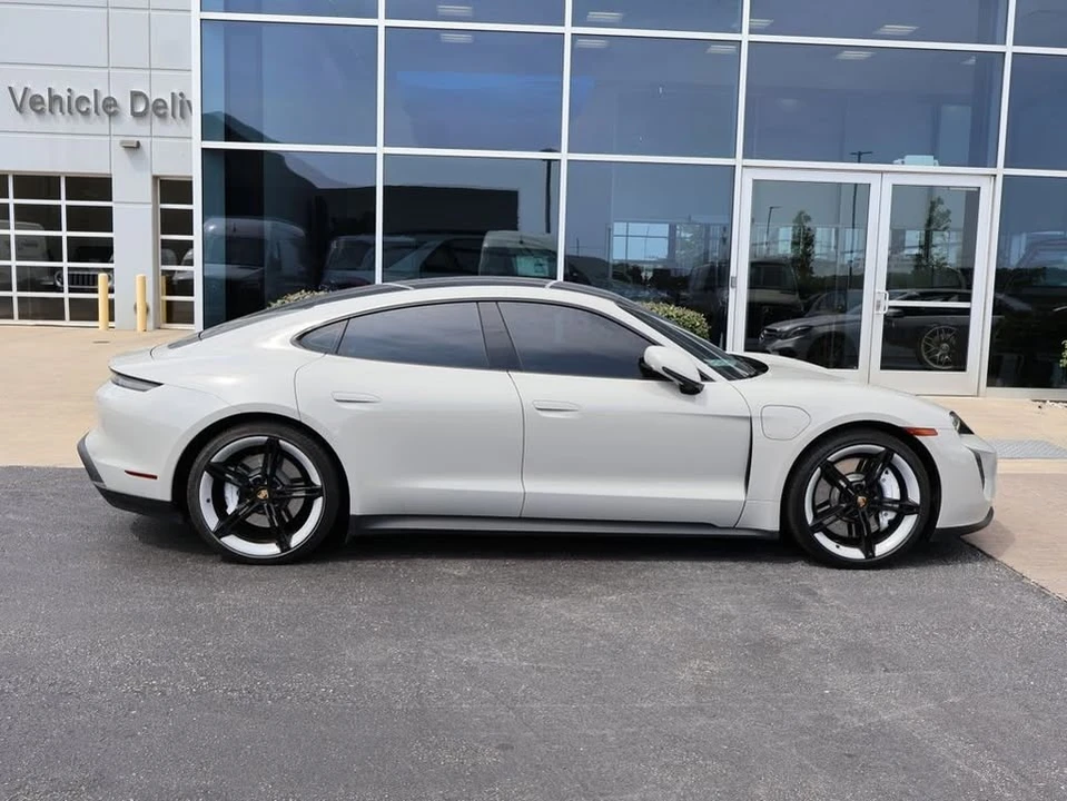 2022 Porsche Taycan 4S - Image 9 of 17