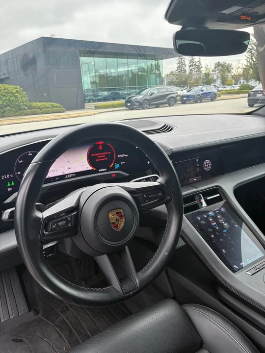 2022 Porsche Taycan 4S - Image 7 of 10