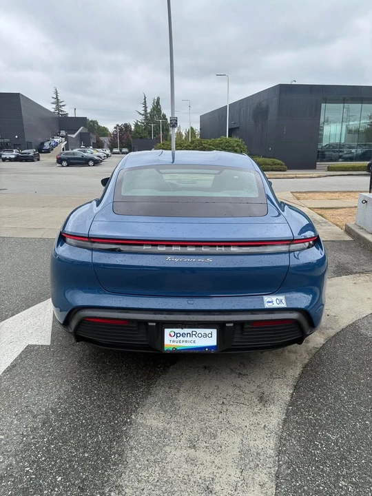 2022 Porsche Taycan 4S - Image 5 of 10