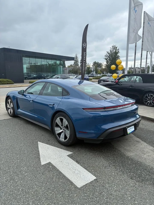 2022 Porsche Taycan 4S - Image 6 of 10