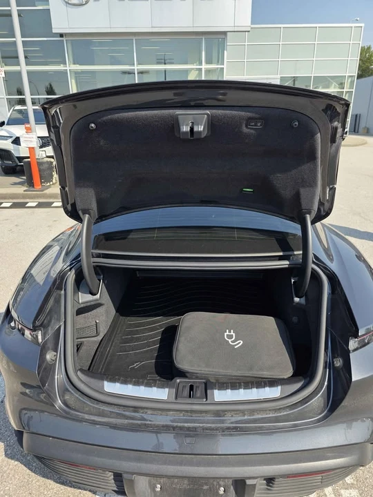 2022 Porsche Taycan 4S - Image 11 of 18