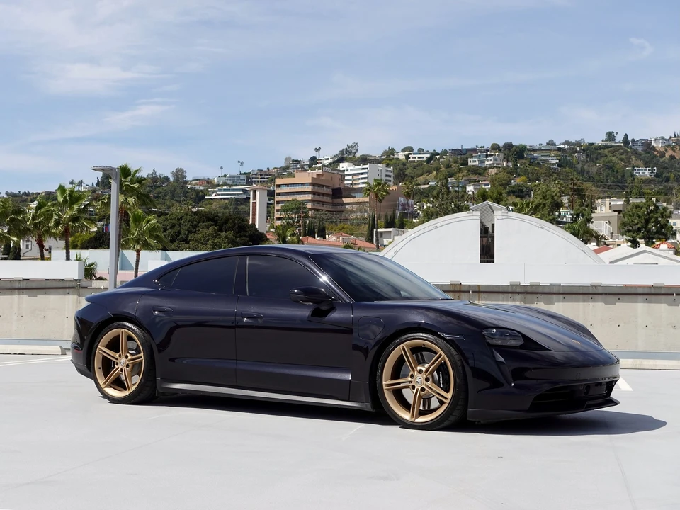 2022 Porsche Taycan 4S - Image 7 of 11