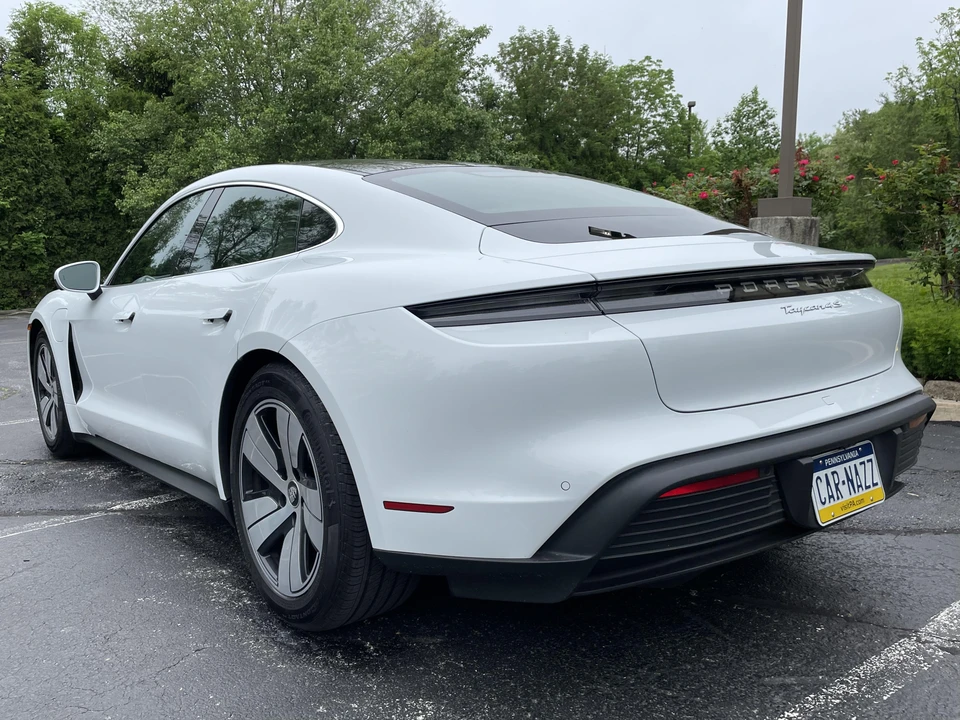 2022 Porsche Taycan 4S - Image 9 of 31