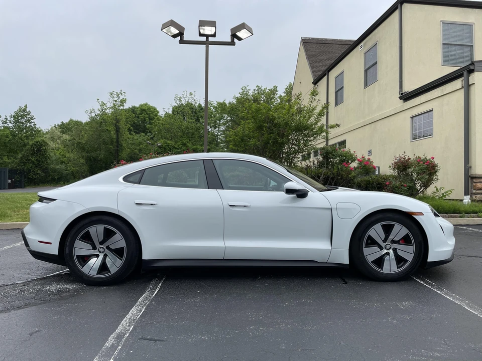 2022 Porsche Taycan 4S - Image 14 of 31