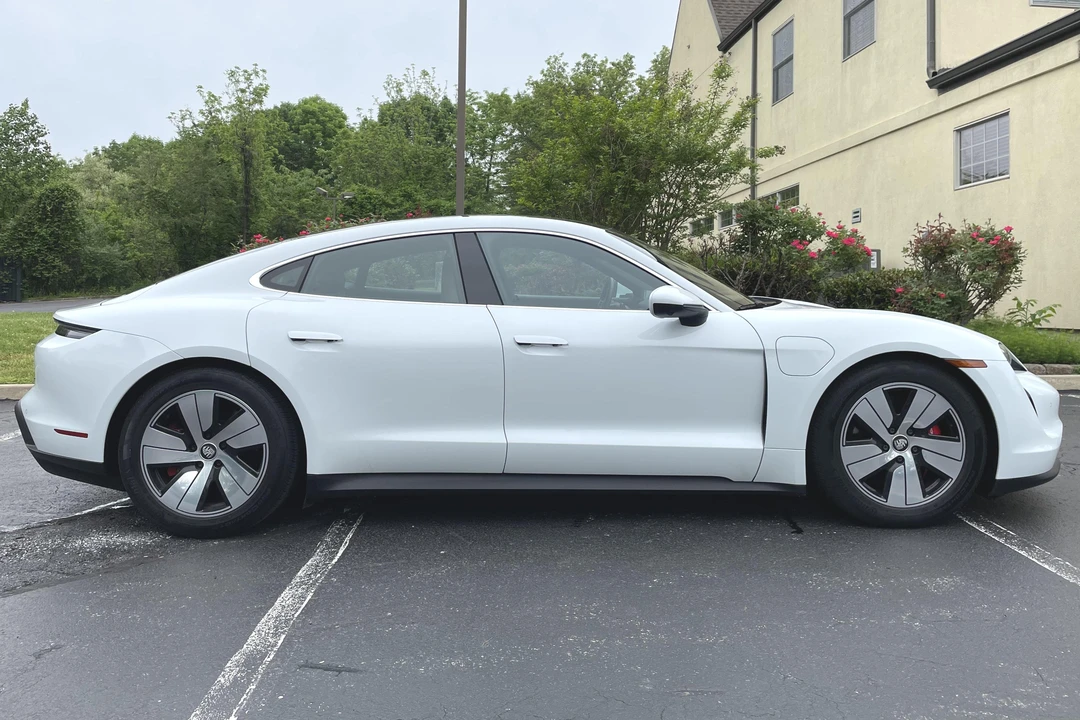 2022 Porsche Taycan 4S - Image 3 of 31