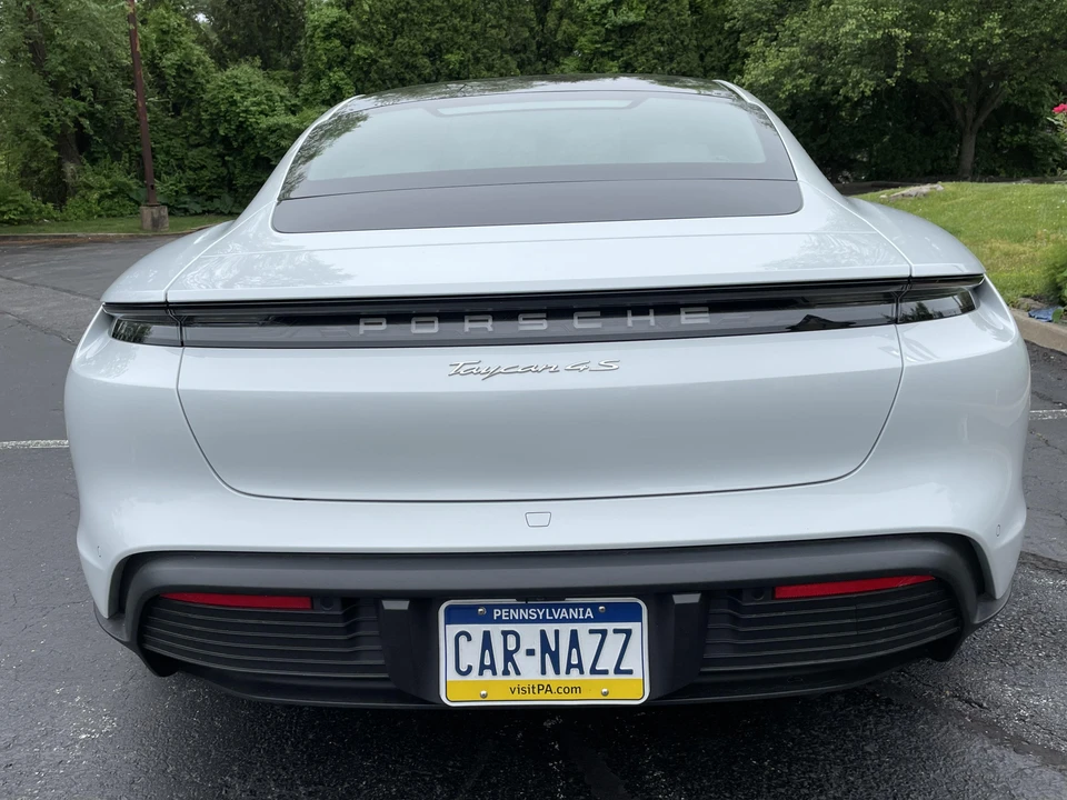 2022 Porsche Taycan 4S - Image 11 of 31