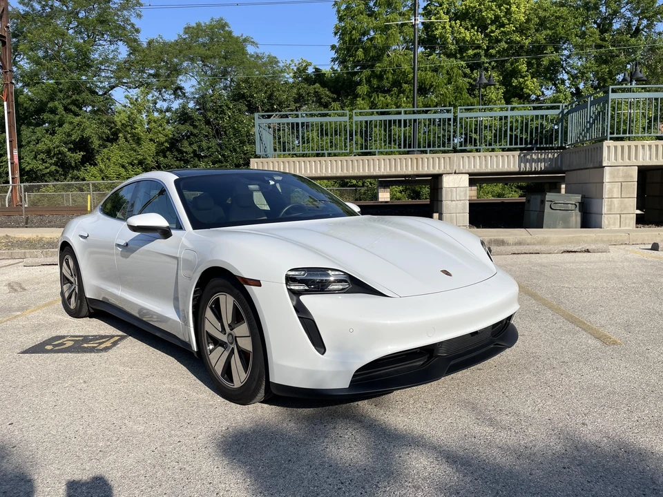 2022 Porsche Taycan 4S - Image 15 of 31