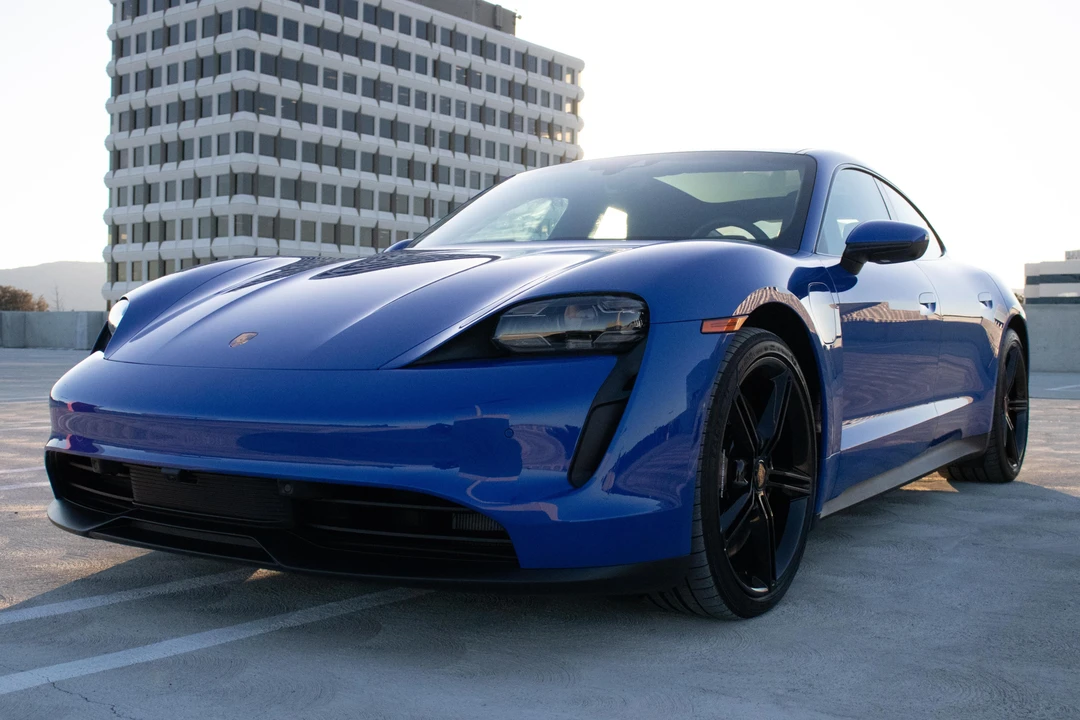 2022 Porsche Taycan 4S - Image 10 of 31