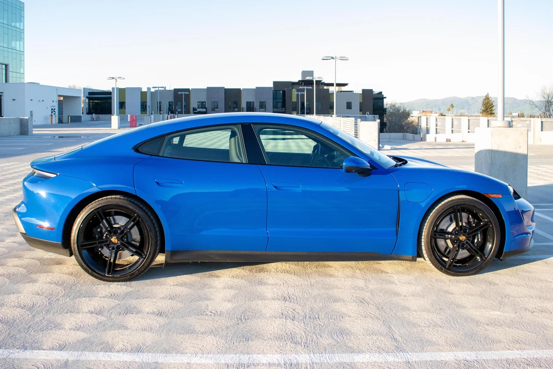 2022 Porsche Taycan 4S - Image 26 of 31