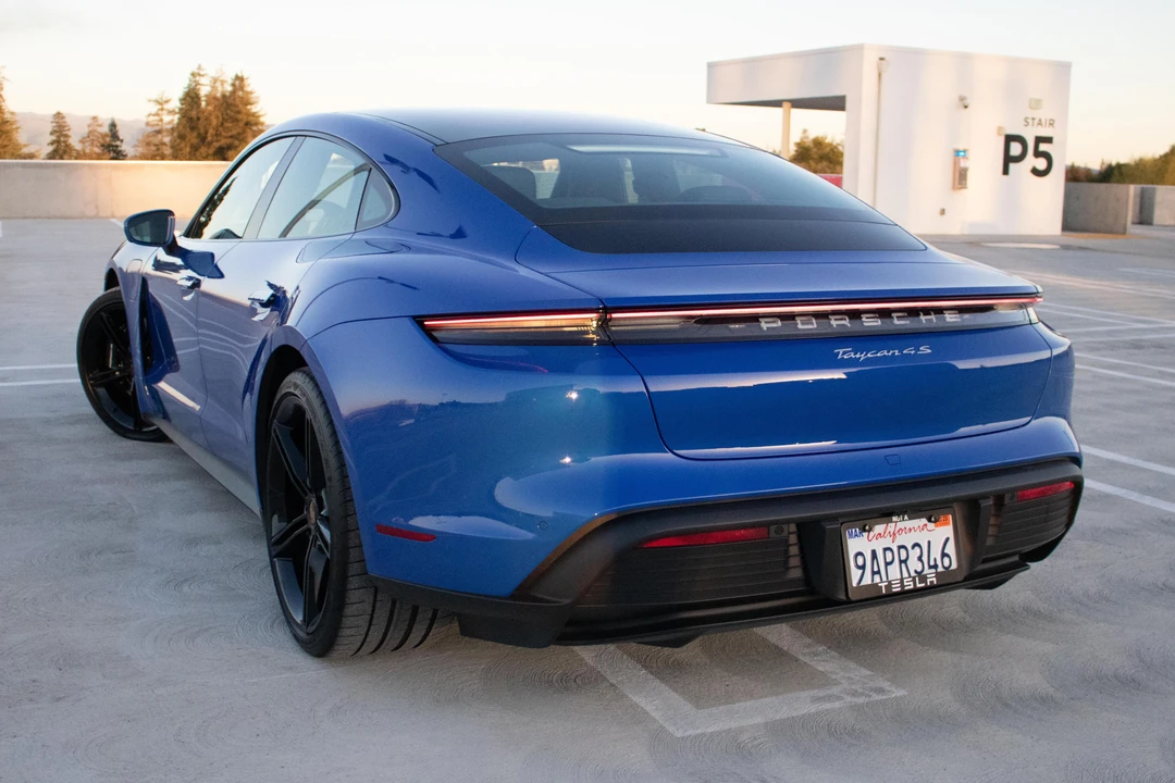 2022 Porsche Taycan 4S - Image 18 of 31